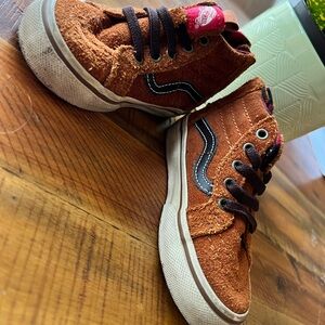 5.5T brown leather vans